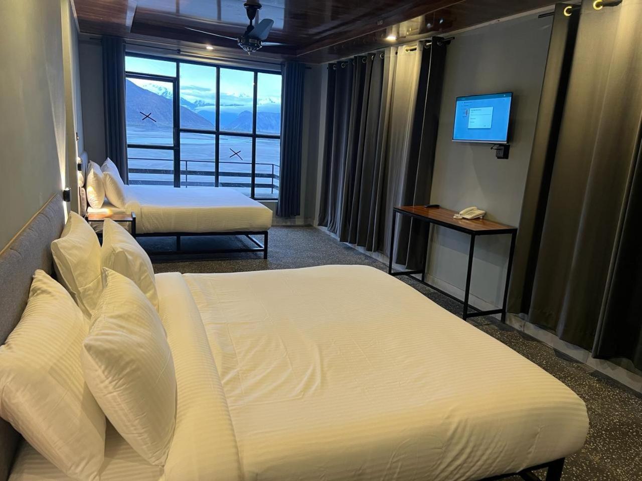 Eat And Read Hotel 스카르두 외부 사진