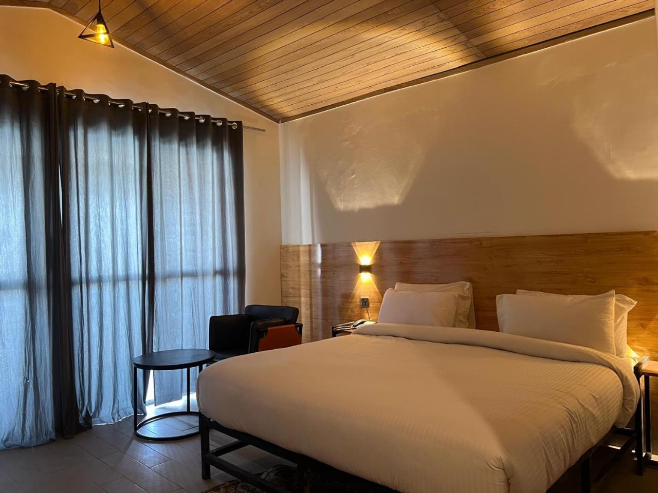 Eat And Read Hotel 스카르두 외부 사진